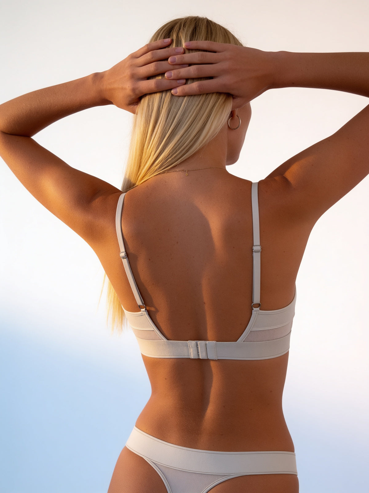 Essential Bra - white